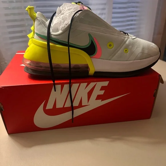 Barely Green/Black-Volt-Sunset Pulse- Size 10 - Picture 6 of 14